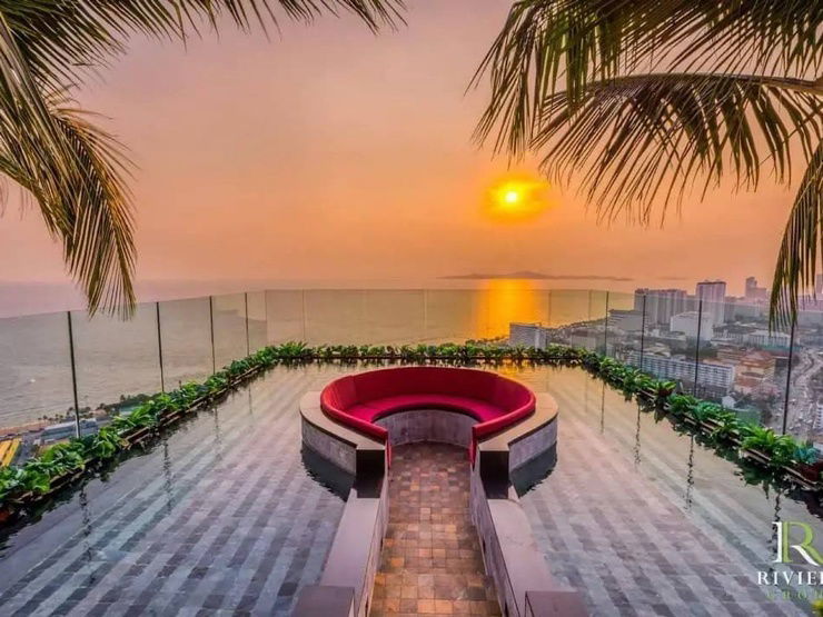 picture Why buy this unit? Quiet, private, good atmosphere, views both day and night. - 12/20