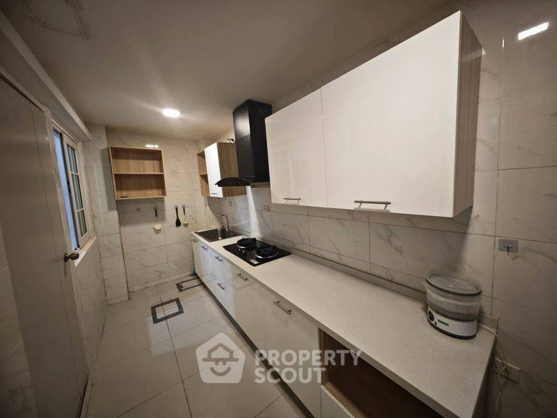 picture 4-BR Townhouse close to East Pattaya (ID 2159565) - 4/12