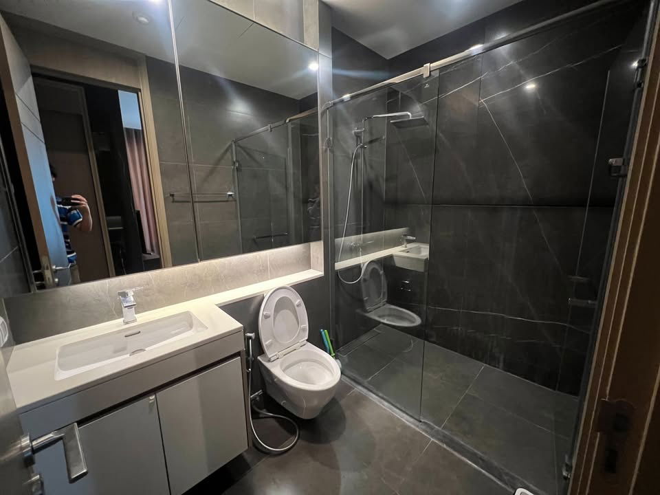 picture Rent - The Esse at Singha Complex - Line @966veldg - 12/18
