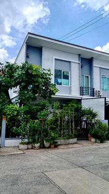 ทาวน์โฮม วิทยาลัยพยาบาลทหารอากาศ : ขายด่วน ทาวน์เฮ้าส์ 2 ชั้น คาซ่า ซิตี้ Casa City ดอนเมือง เนื้อที่ขนาด 25.20 ตารางวา 3ห้องนอน 2ห้องน้ำ หลังมุม ติดสวน ถนนเมน เดินทางสะดวก 