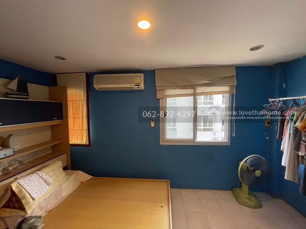 picture 3-storey townhouse for sale, Soi Pracha Uthit 12, Rim Suan Don Mueang Village, corner unit, facing the road on 3 sides, size 23 square wah, - 2/13