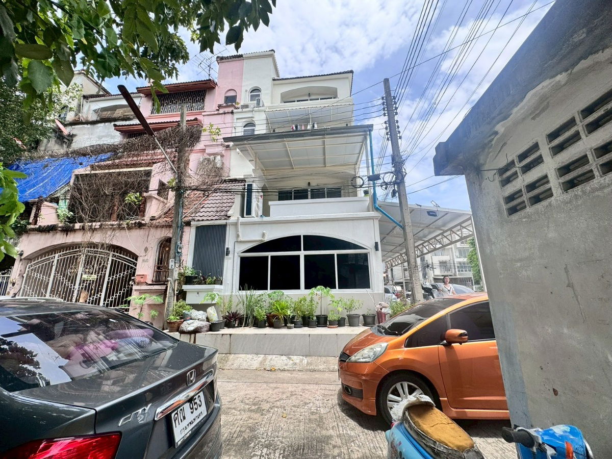 รูป ขายตึกแถว 4 ชั้น ซอยศรีนครินทร์ 40 รีโนเวทใหม่ ราคาสุดคุ้ม เพียง 7.2 ล้านบาทเท่านั้น (N.1803) - รูปที่ 4/6