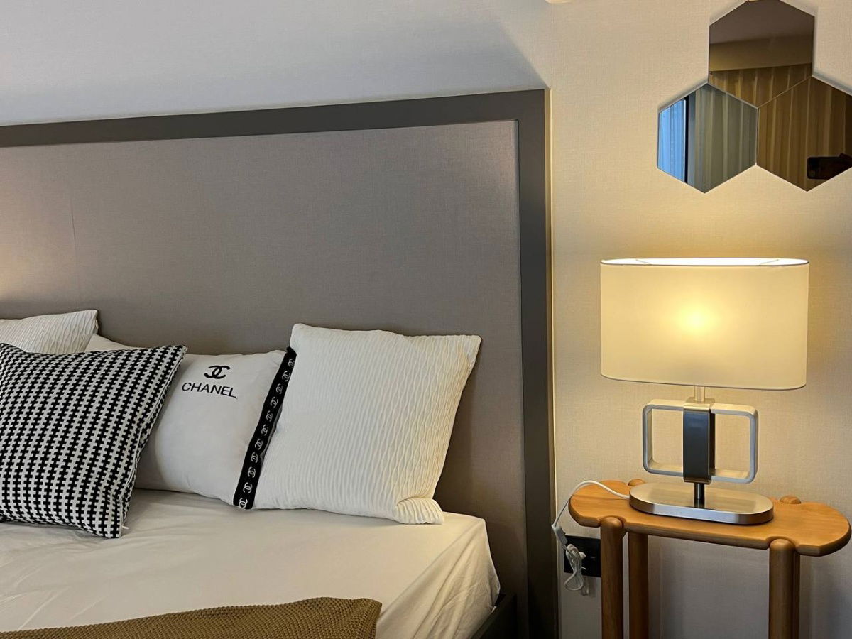 picture Park Origin Chula Samyan【𝐑𝐄𝐍𝐓】🔥The decor emphasizes simplicity, with a white and gold tone that adds elegance. 🔥  Contact Line ID: @hacondo - 4/10