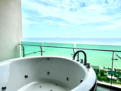 Condos for sale : For Sale : Casalunar Paradiso 3 bedrooms, 2 bathrooms, area 151 sq m, 24th floor, Building C - Condo next to the sea, Chonburi