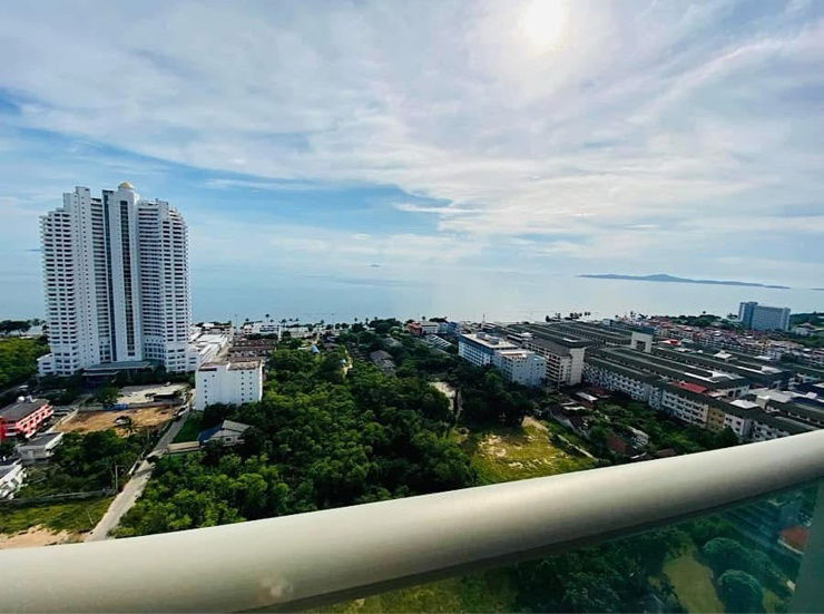 picture A luxury condominium near the beach, located in the heart of Jomtien’s most popular residential area. Convenient access, great atmosphere perfect  - 15/16