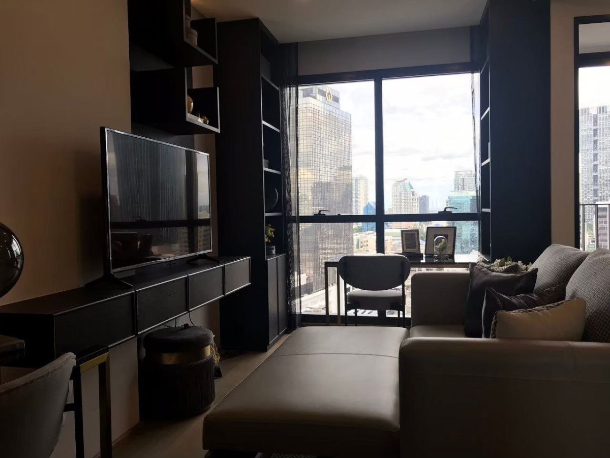picture Ashton Chula Silom【𝐑𝐄𝐍𝐓】🔥A stylish room with a touch of luxury, featuring premium furniture and full amenities.🔥  Contact Line ID: @hacondo - 6/12