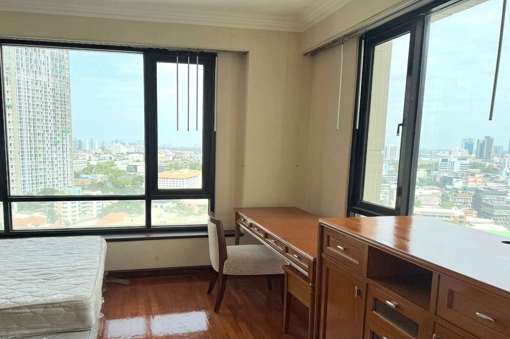 picture 🔥 For Rent !! 🔥 Code C20221203632..........Baan Piya Sathorn, 3 bedroom, 2 bathroom 1 maid's room, high floor 22++, furnished, ready to move in 📣📣 - 4/10