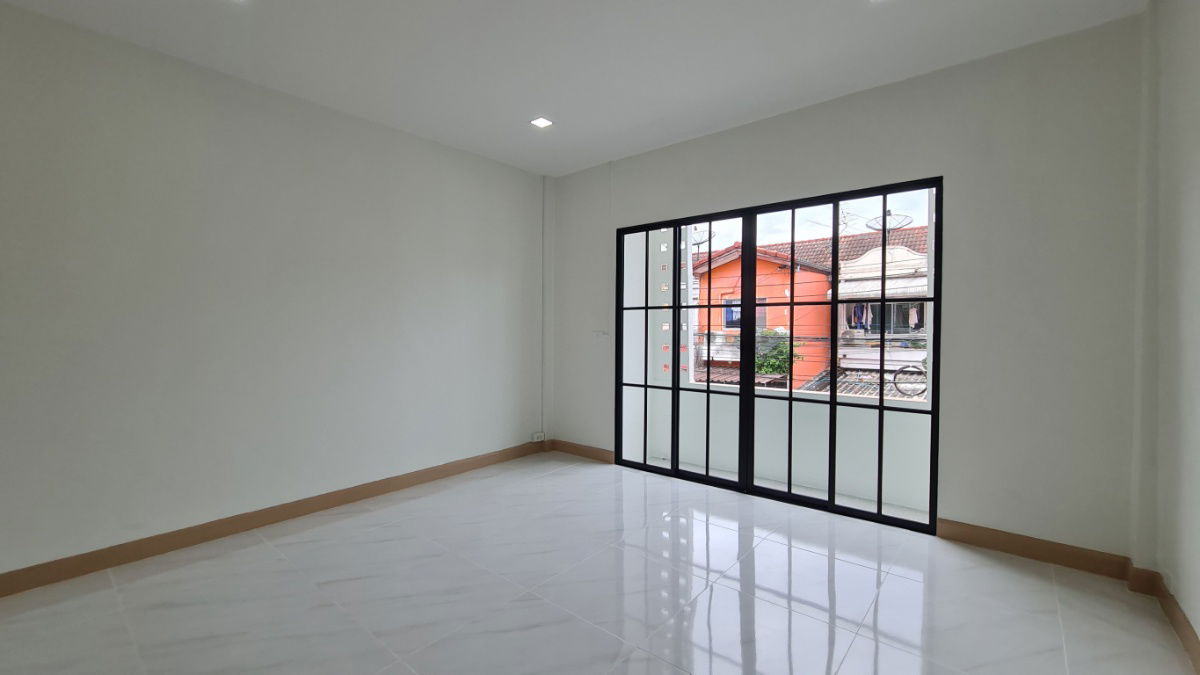 รูป S339 🏡 ขายด่วน ทาวน์เฮาส์ 2 ชั้น หมู่บ้านอินทราวิว เพียง 1,790,000 บาท พรีโอน - รูปที่ 16/20