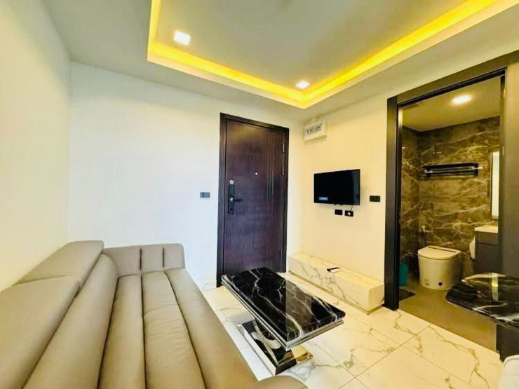 picture Why buy this unit? Quiet, private, good atmosphere, views both day and night. - 8/20