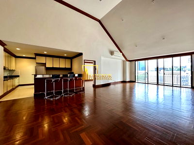 Apartment building for rent : Large 4 Bedroom Duplex Apartment in Phrom Phong - BR21290AP