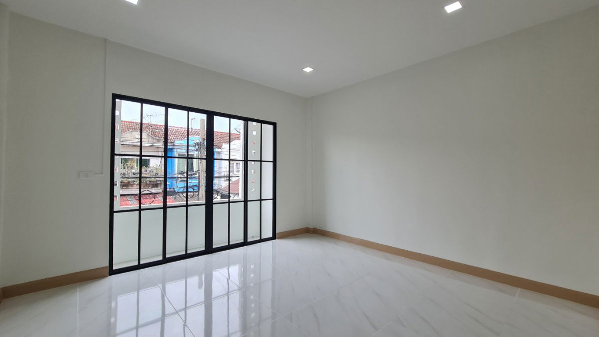 รูป S339 🏡 ขายด่วน ทาวน์เฮาส์ 2 ชั้น หมู่บ้านอินทราวิว เพียง 1,790,000 บาท พรีโอน - รูปที่ 14/20