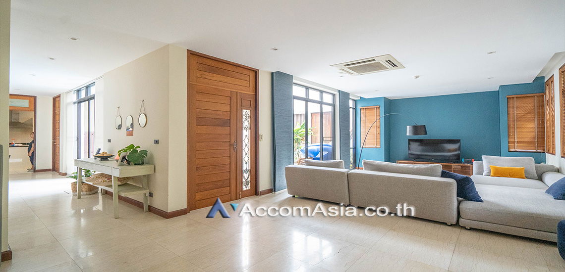 picture 🔼🔽 AccomA 📩 Renovated executive home with private pool in gated community (AA13419) - 6/19