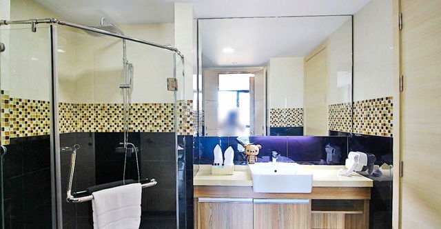 picture 1 km. from BTS Ekkamai. Room for rent Big chain hotel Ekkamai Hotel monthly or yearly 35-100 sqm. - 6/8