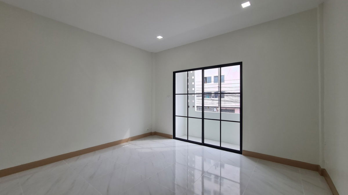 รูป S340 🏡 ขายทาวน์เฮาส์ 2 ชั้น หมู่บ้านอินทราวิว ถนนพระยาสุเรนทร์ 19 ขายเพียง 1,790,000 บาท พิเศษฟรีโอน - รูปที่ 14/20