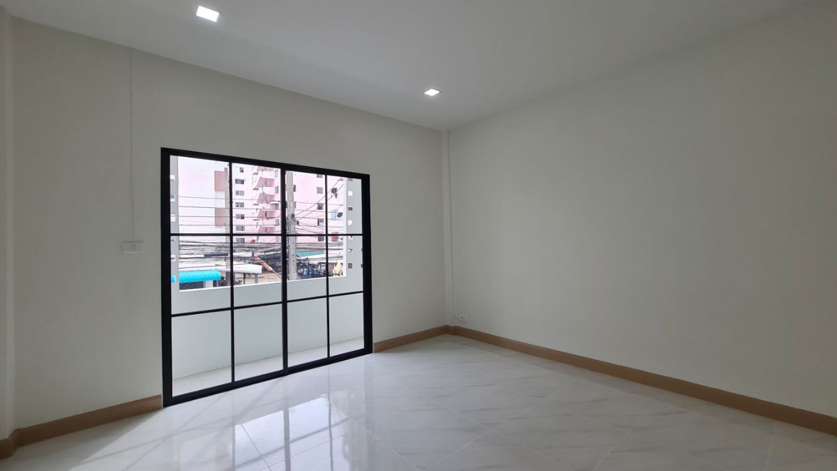 รูป S340 🏡 ขายทาวน์เฮาส์ 2 ชั้น หมู่บ้านอินทราวิว ถนนพระยาสุเรนทร์ 19 ขายเพียง 1,790,000 บาท พิเศษฟรีโอน - รูปที่ 12/20