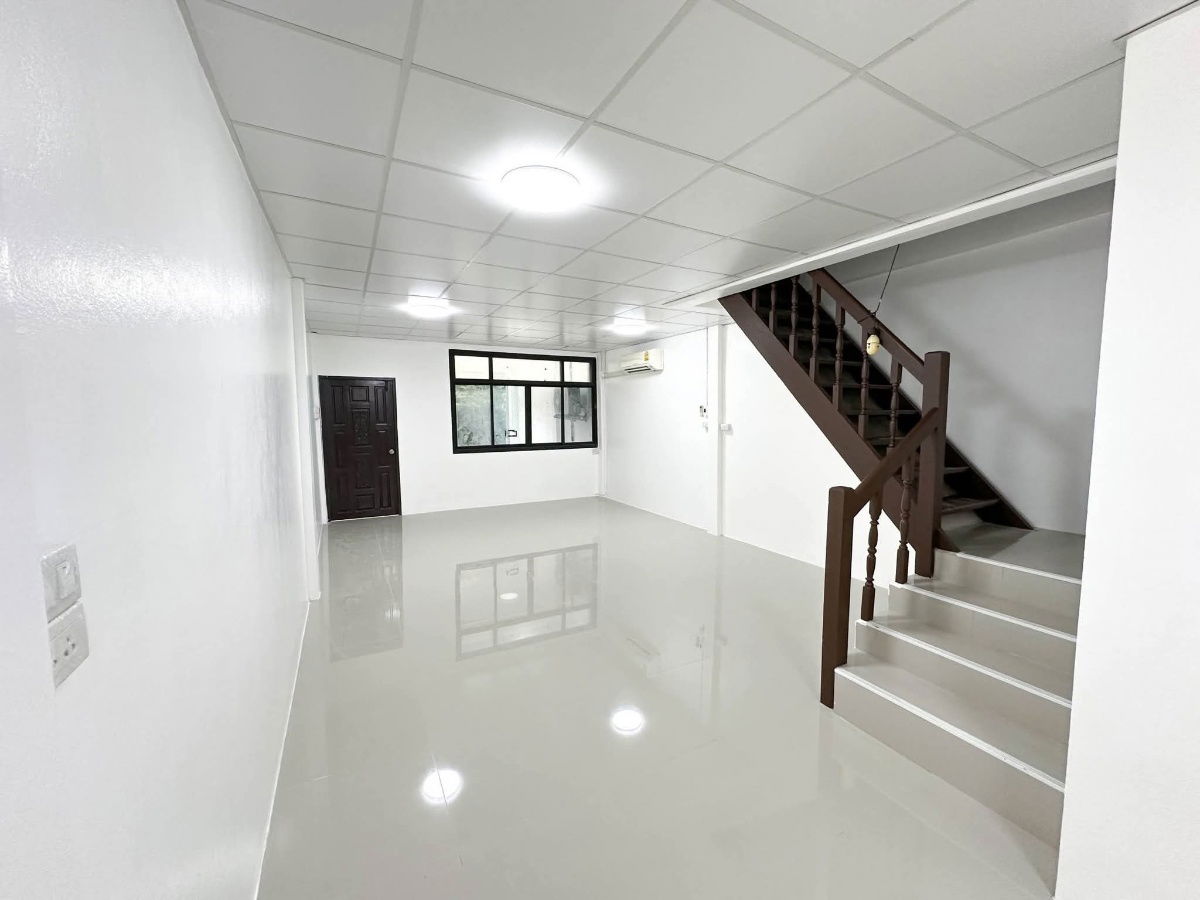 picture Town Home For Rent // Niran Home - 3/13
