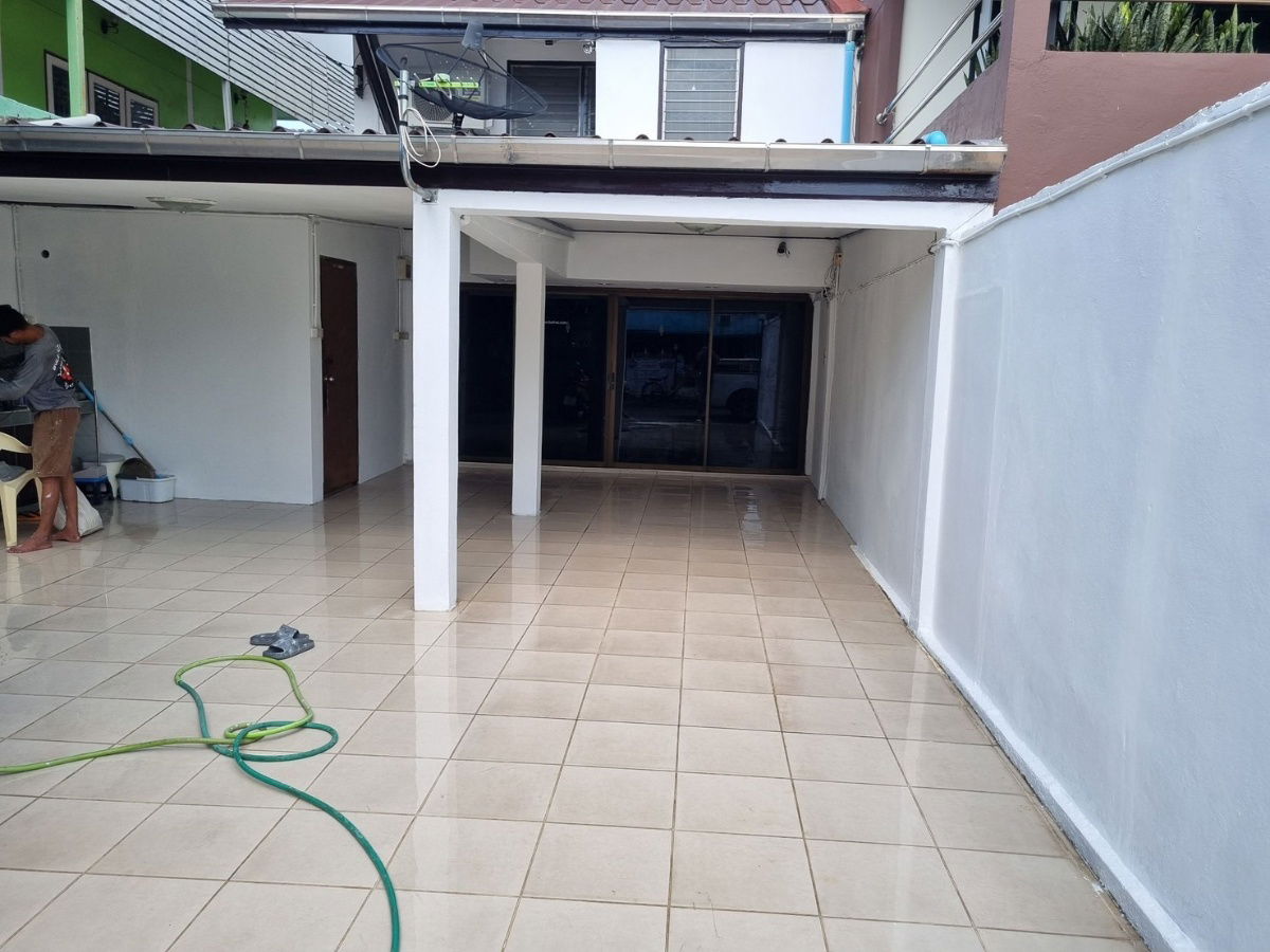 picture Newly renovated 2-storey twin house for rent in Pincharoen 3 Village, Songprapa Road, Don Mueang - 1/11