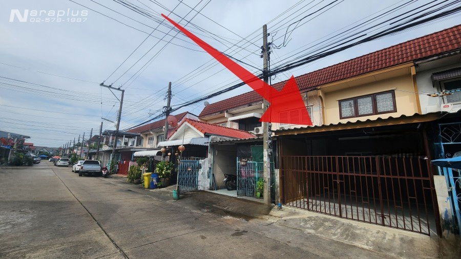 รูป 68070878 : ขายทาวน์เฮ้าส์ 2 ชั้น ตกแต่งใหม่ บนที่ดิน 18 ตร.ว. หมู่บ้านมโนรมย์ 1 เลี่ยบคลองสอง 18 คลองสามวา กรุงเทพ - รูปที่ 2/16