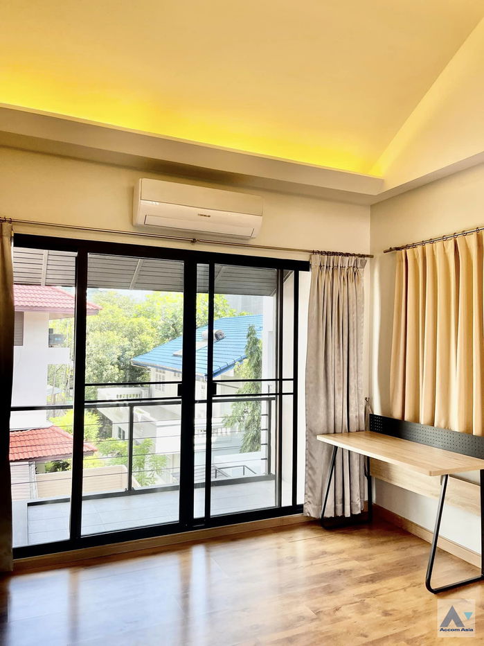 รูป 🔼🔽 AccomA 📩 Sunlit family home with private garden and pool in Sukhumvit (AA24620) - รูปที่ 11/15