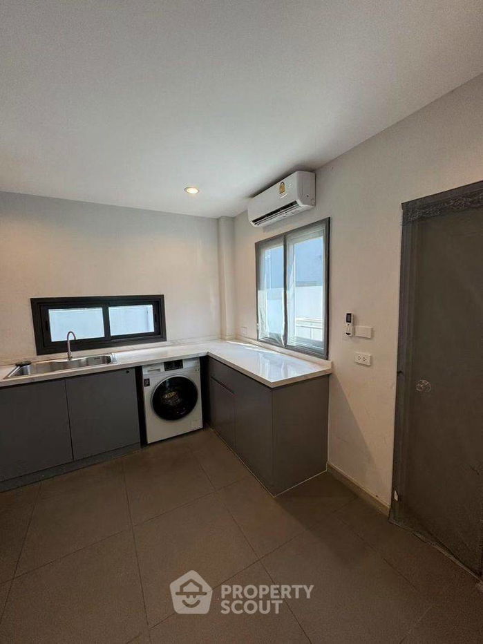 picture 3-BR House in Bang Lamung (ID 2111942) - 3/10
