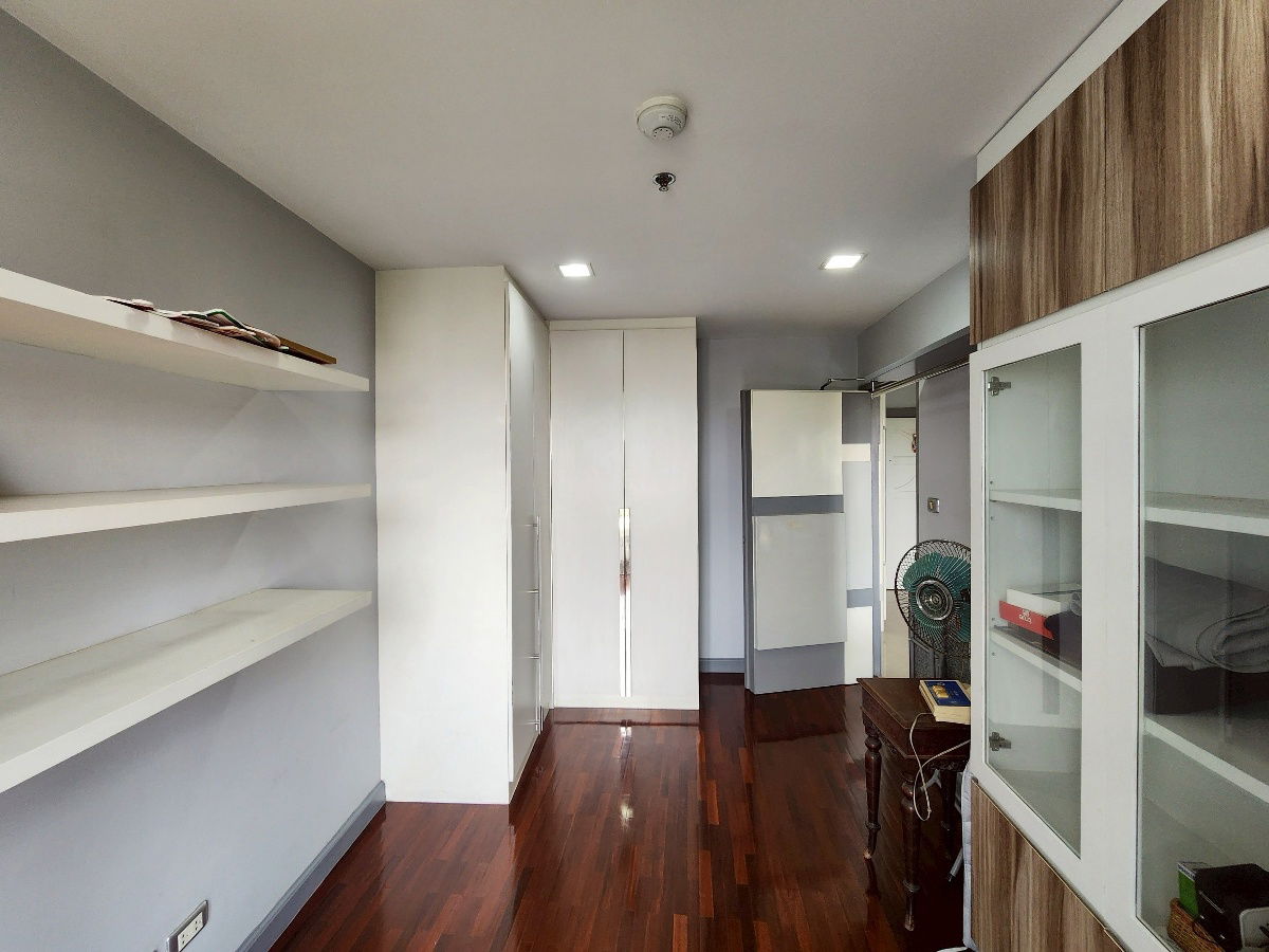 picture Rent : Renovated, elegant and spacious condo, Bangkok riverside. 2 Beds, 2 baths w/bathtub, 2 balconies. - 4/11