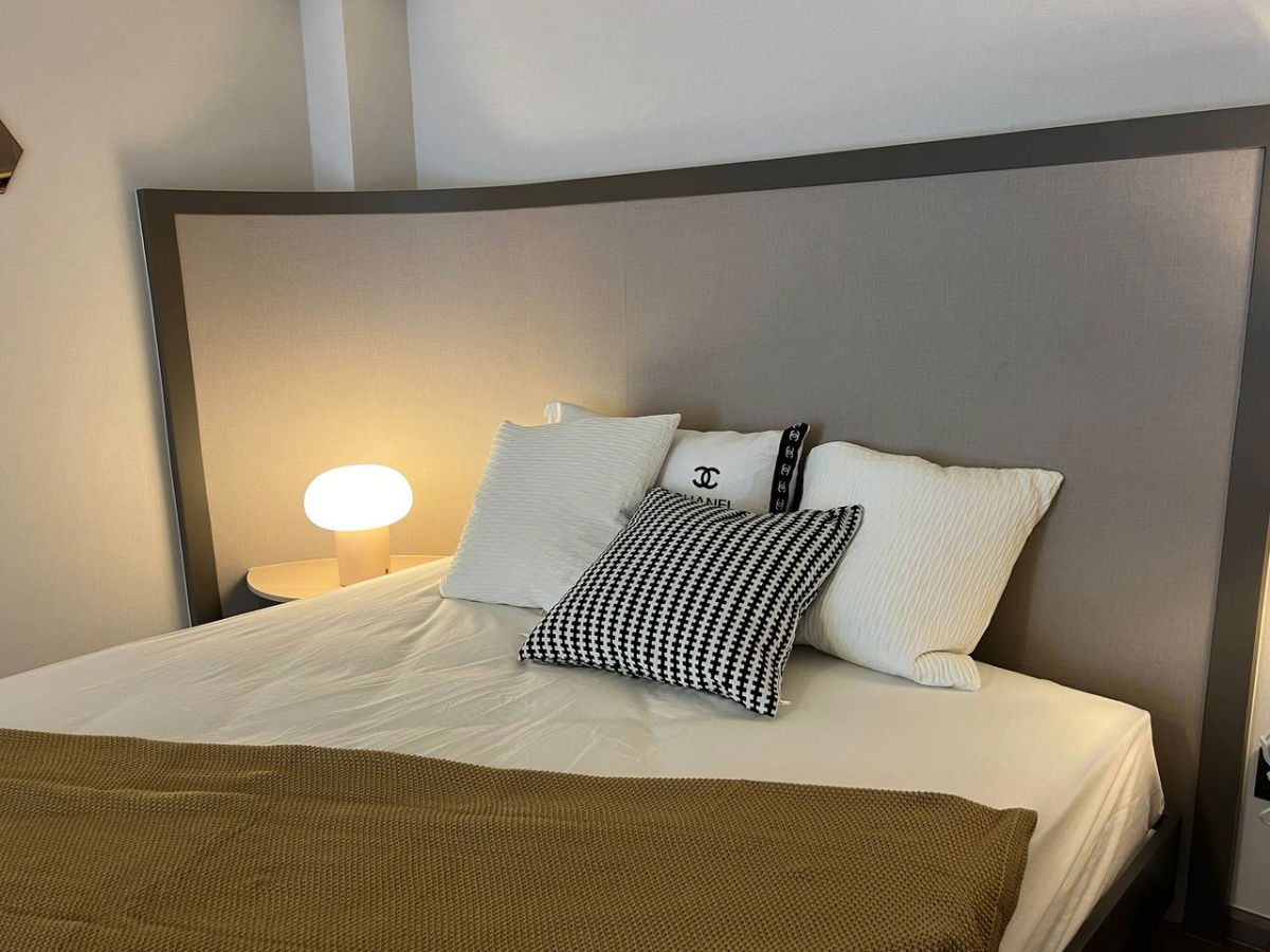 picture Park Origin Chula Samyan【𝐑𝐄𝐍𝐓】🔥The decor emphasizes simplicity, with a white and gold tone that adds elegance. 🔥  Contact Line ID: @hacondo - 1/10
