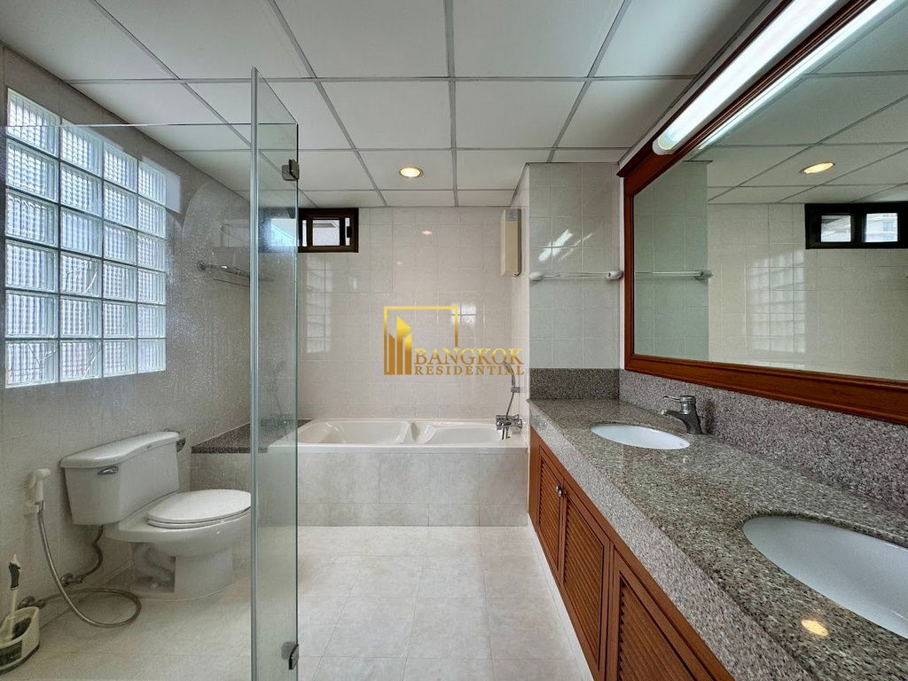 picture Large 4 Bedroom Duplex Apartment in Phrom Phong - BR21290AP - 22/55