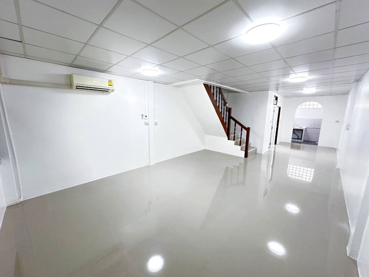 picture Town Home For Rent // Niran Home - 4/13