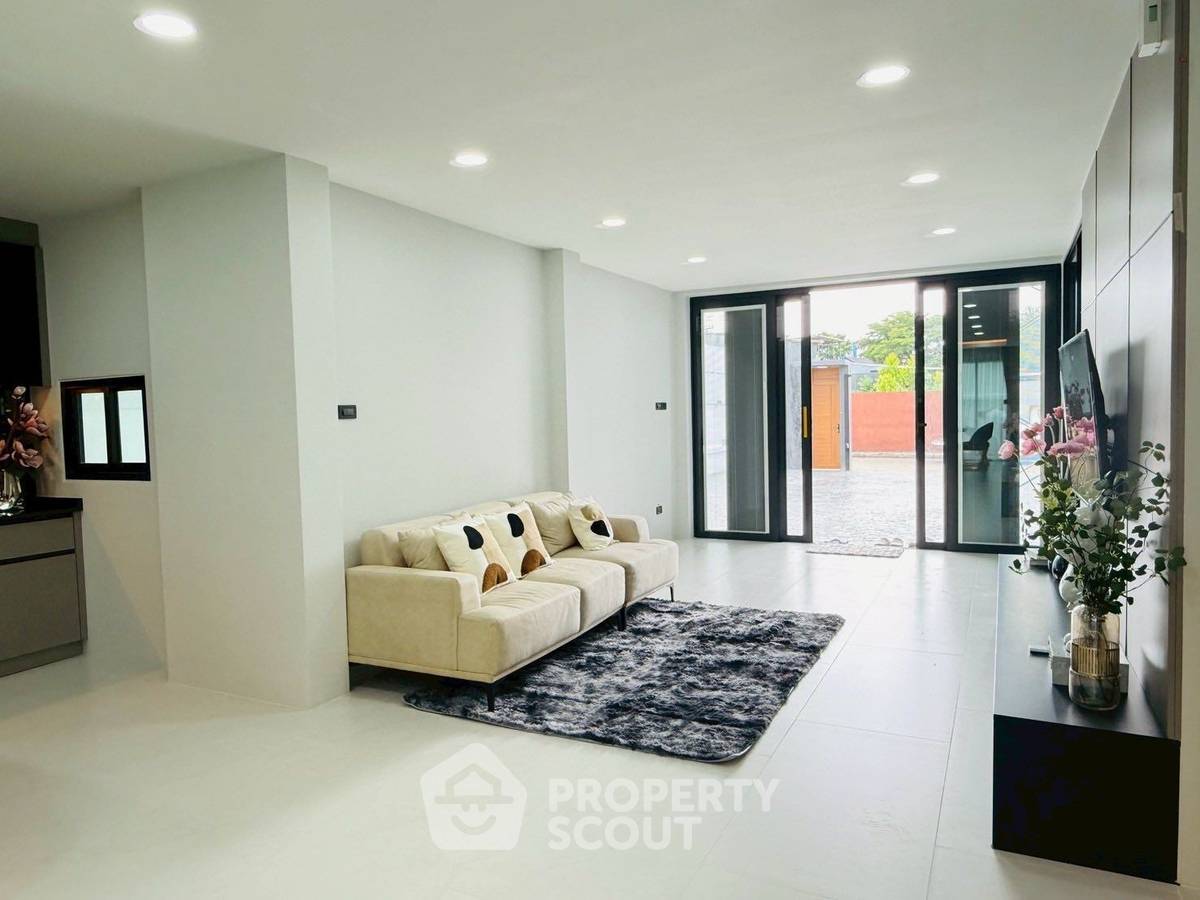 รูป บ้าน 5-ห้องนอน ใกล้ เมืองพัทยา (ID 2232660) - รูปที่ 4/16