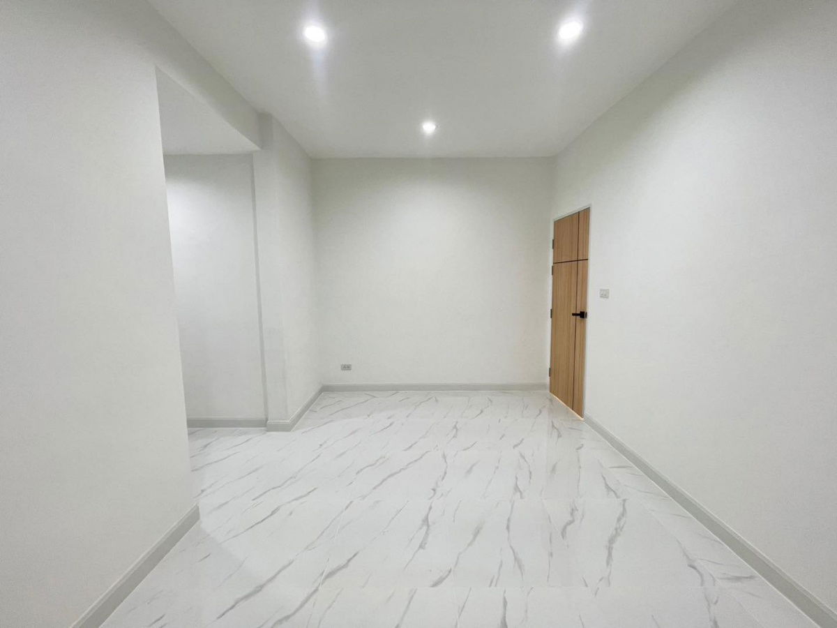 รูป ขายบ้านเดี่ยวชั้นเดียว - ตกแต่งใหม่พร้อมอยู่ หมู่บ้านทหารกองหนุน รามอินทรา 109 พระยาสุเรนทร์ 28 ขนาด 41 ตารางวา 3 ห้องนอน 2 ห้องน้ำ - รูปที่ 9/25