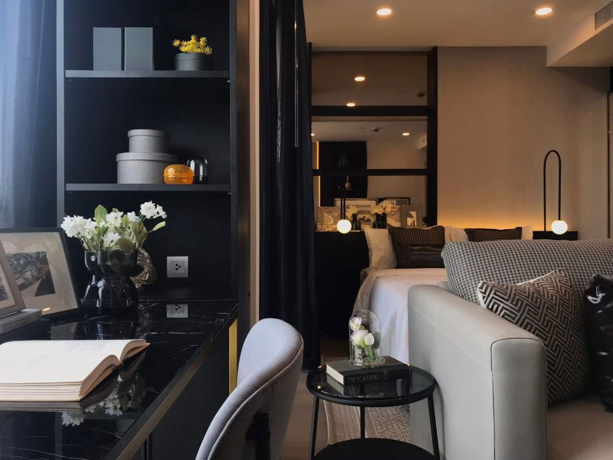 picture Ashton Chula Silom【𝐑𝐄𝐍𝐓】🔥A stylish room with a touch of luxury, featuring premium furniture and full amenities.🔥  Contact Line ID: @hacondo - 10/12