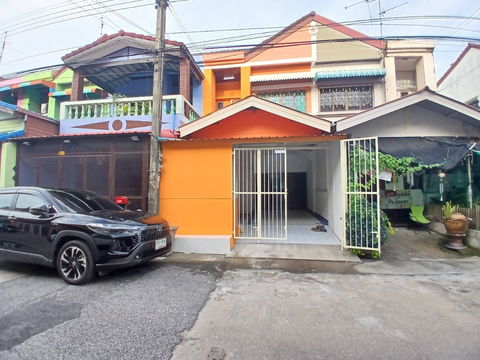 For Rent a commercial building in Soi Serithai 32 Line: @katagent