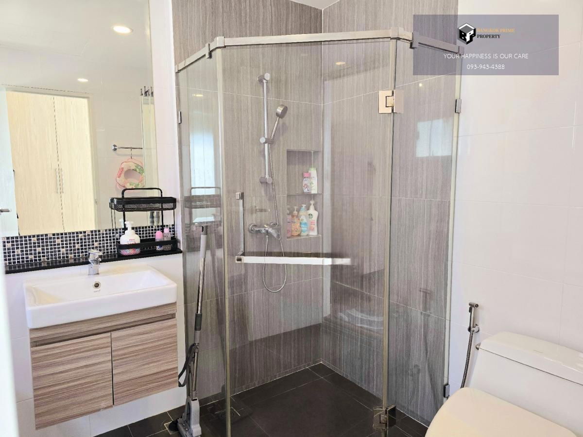 picture The City Pattanakarn | Largest size, corner plot, with a waterfall, koi pond, and trees around the house | #2025073111223 - 11/18