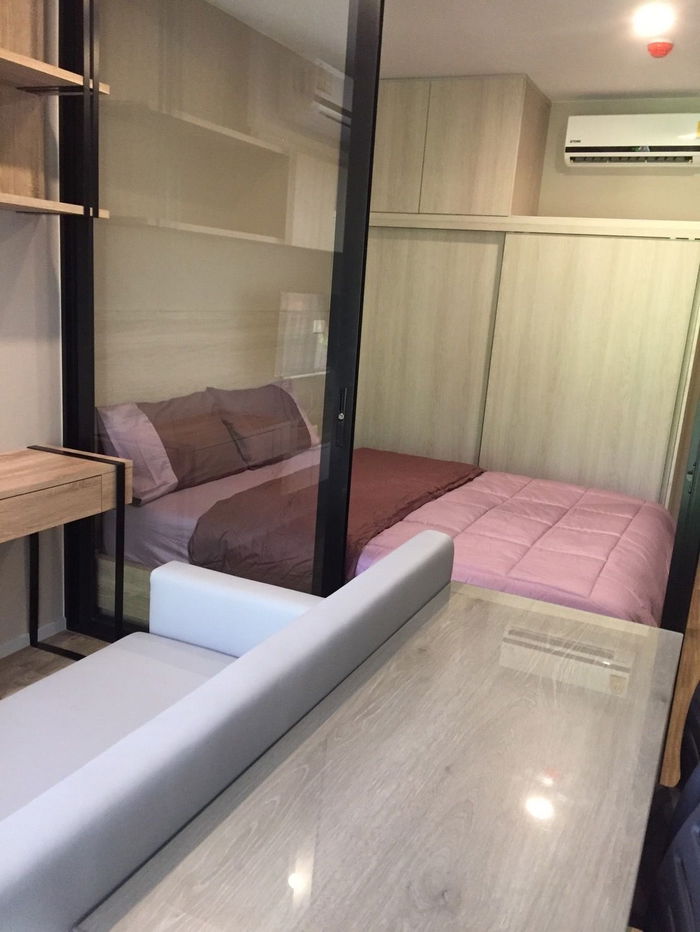 picture Blossom Condo@Sathorn Charoenrat【𝐑𝐄𝐍𝐓】🔥 Simple yet extraordinary, this room feels like a small home.🔥Contact Line ID: @hacondo - 4/10