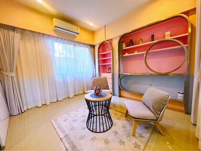 picture Luxury mansion with built-in fur ChuanChuen Golf Club 2.7km Sarasas Ratchaphruek Sch 3-4bed - 5/8