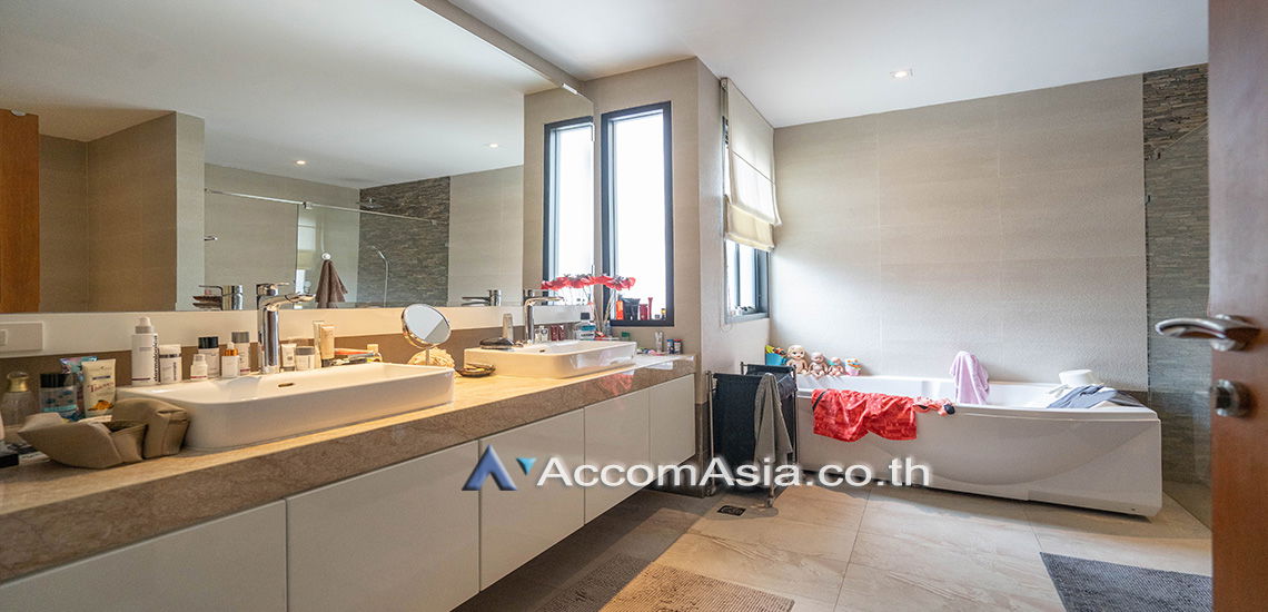 picture 🔼🔽 AccomA 📩 Renovated executive home with private pool in gated community (AA13419) - 13/19