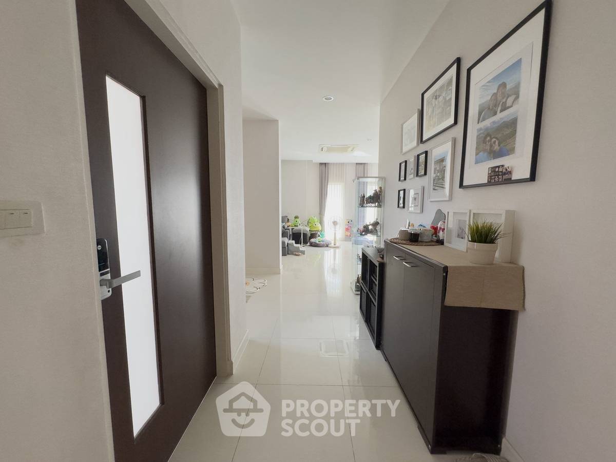 picture 4-BR House at THE CITY RAMINTRA-WONGWAEN in Sam Wa Tawan Tok (ID 2230489) - 6/24