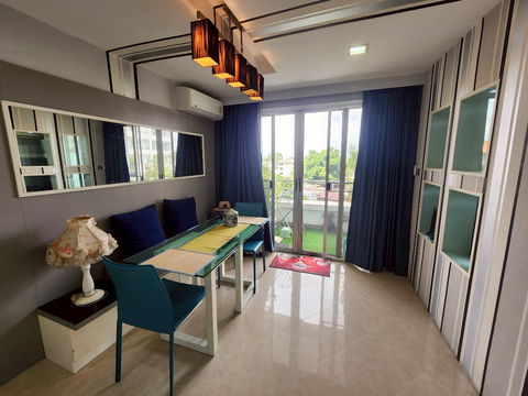 Rent : Renovated, elegant and spacious condo, Bangkok riverside. 2 Beds, 2 baths w/bathtub, 2 balconies.