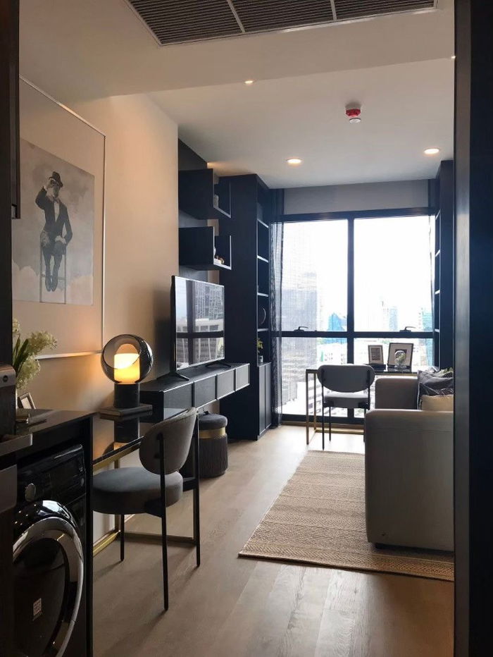 picture Ashton Chula Silom【𝐑𝐄𝐍𝐓】🔥A stylish room with a touch of luxury, featuring premium furniture and full amenities.🔥  Contact Line ID: @hacondo - 7/12