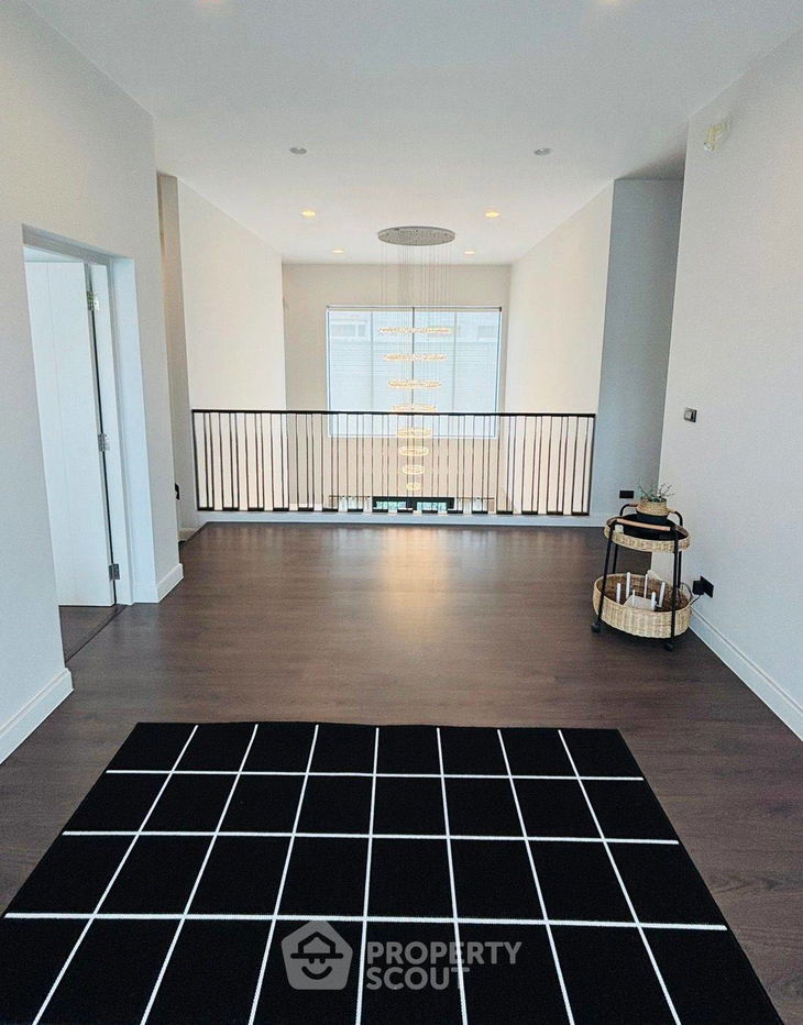 picture Beautiful 5-Bedroom Single Home – Like New at Setthasiri-Krungthep Kreetha 2 (ID 2232656) - 10/22