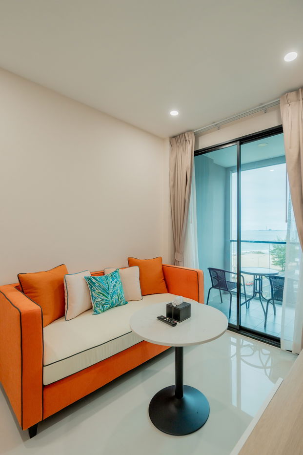 picture Brand-new Seaview 1Bedroom Suite with Pool, Gym, WiFi - 2/11
