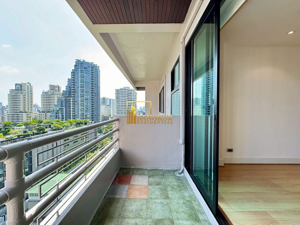 รูป Renovated 3 Bedroom Apartment For Rent in Phrom Phong - BR21064AP - รูปที่ 10/47