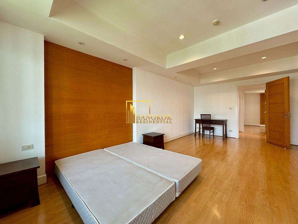 รูป Renovated 3 Bedroom Apartment For Rent in Phrom Phong - BR21064AP - รูปที่ 19/47