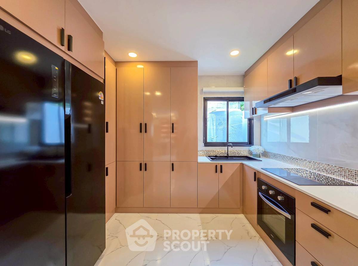 picture 5-BR Villa close to Pattaya (ID 2232248) - 7/19