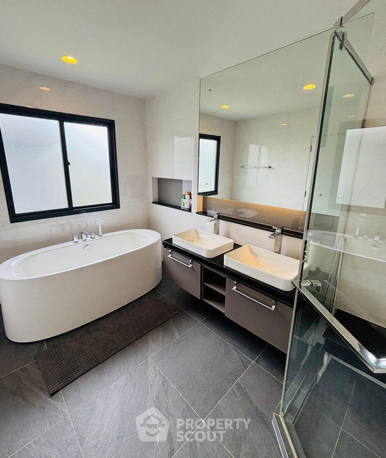 picture Beautiful 5-Bedroom Single Home – Like New at Setthasiri-Krungthep Kreetha 2 (ID 2232656) - 19/22