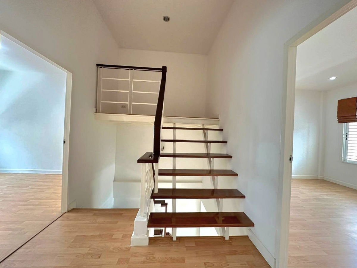 รูป บ้านใหม่พร้อมอยู่ เจ้าของขายเอง ติดถนนใหญ่ ไม่ต้องเข้าซอย - รูปที่ 9/15