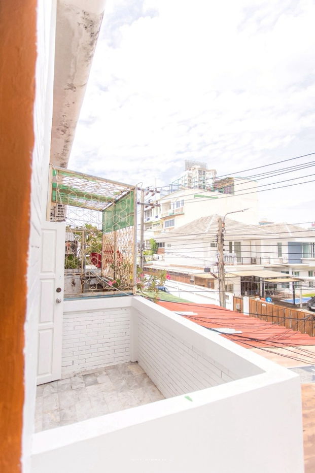 picture S348 🎼 3-storey townhouse, Soi Inthamara 35, newly renovated, suitable for an office, only 6.5 million baht, ready to transfer for free. - 10/23