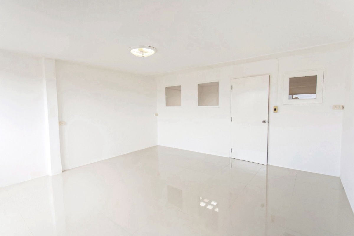 picture S348 🎼 3-storey townhouse, Soi Inthamara 35, newly renovated, suitable for an office, only 6.5 million baht, ready to transfer for free. - 2/23