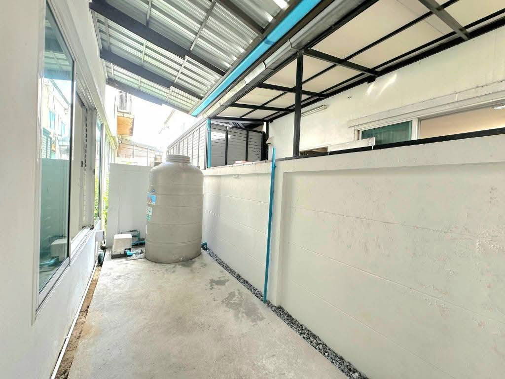 รูป บ้านใหม่พร้อมอยู่ เจ้าของขายเอง ติดถนนใหญ่ ไม่ต้องเข้าซอย - รูปที่ 14/15