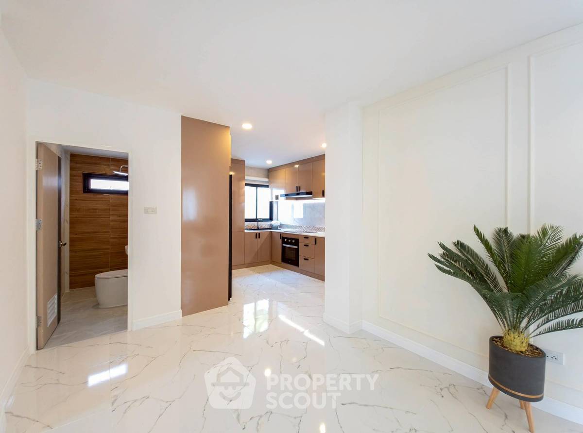 picture 5-BR Villa close to Pattaya (ID 2232248) - 6/19